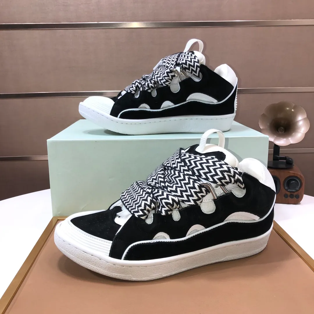 Men's men's shoes💰820💰[LANVIN] The latest lace-up fashionable casual couple sneakers, high-quality CLAY couple series‼ ️ The latest trendy products of the season 🌈Many bloggers have planted grass and purchased the original open-mold customization. The upper and outsole are sewn with mark threads without edge sealing. A variety of material splicing combination design. Very versatile for fashionable and casual wear. Comfortable on the feet. Self-recommended. Upper cowhide + cow suede + breathable mesh lining. Foot-padding cowhide. Exclusive original open-mold clear logo rubber outsole ⚠️Couple standard size 36-40 for women and 38-44 for men.